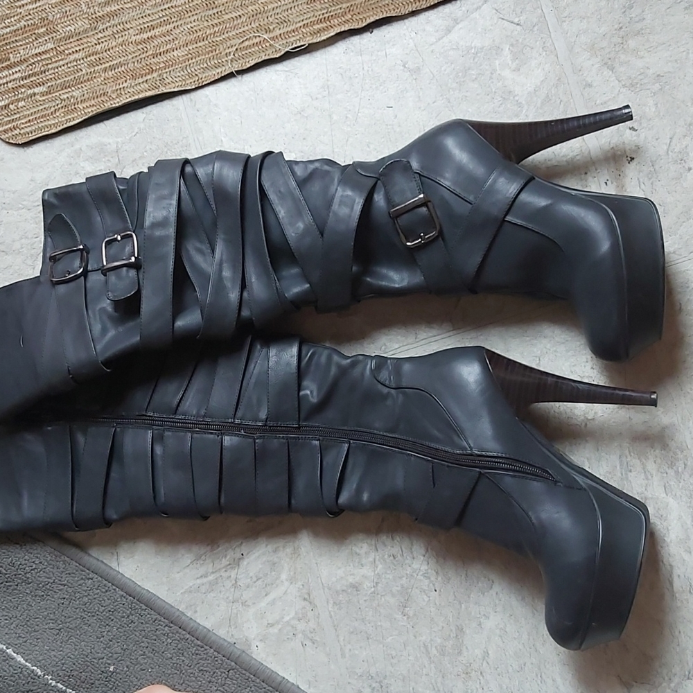 Boots - Picture 4 of 5